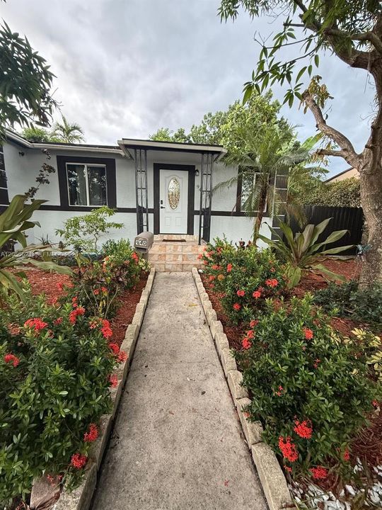 For Rent: $3,700 (3 beds, 2 baths, 1110 Square Feet)