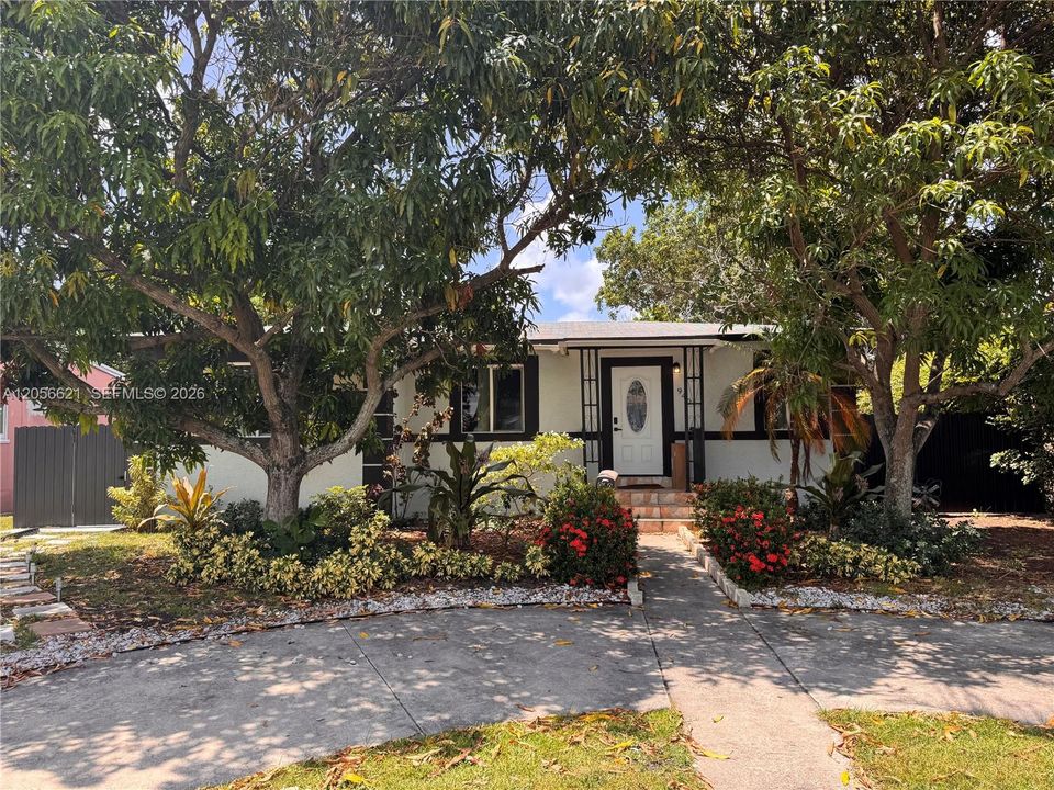 For Rent: $3,700 (3 beds, 2 baths, 1110 Square Feet)