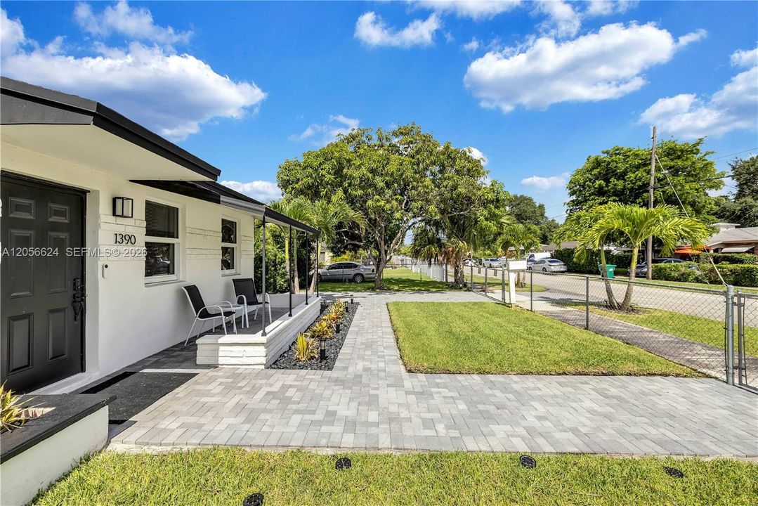For Sale: $510,000 (3 beds, 2 baths, 900 Square Feet)