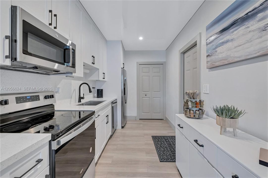For Sale: $510,000 (3 beds, 2 baths, 900 Square Feet)