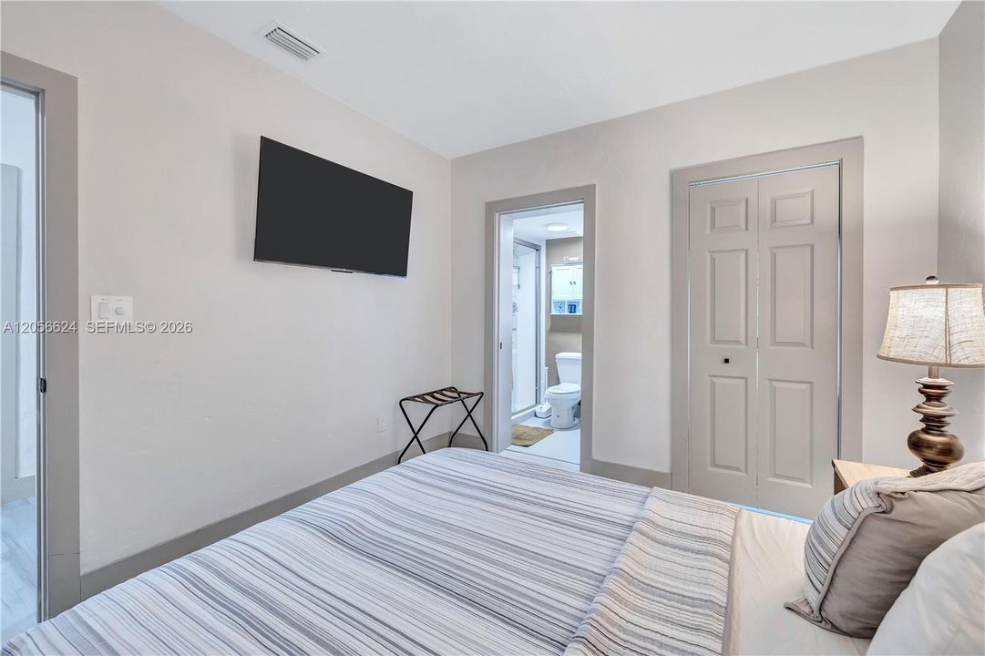 For Sale: $510,000 (3 beds, 2 baths, 900 Square Feet)