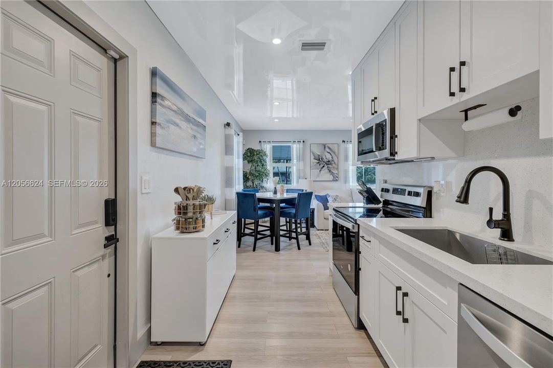 For Sale: $510,000 (3 beds, 2 baths, 900 Square Feet)