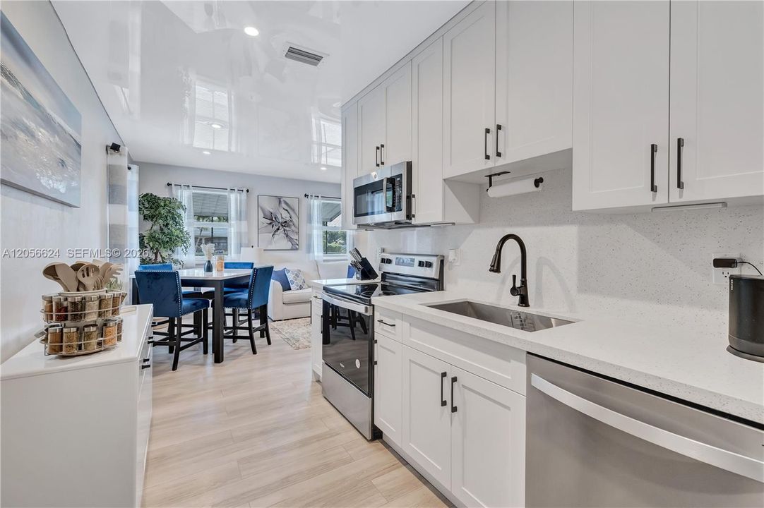 For Sale: $510,000 (3 beds, 2 baths, 900 Square Feet)