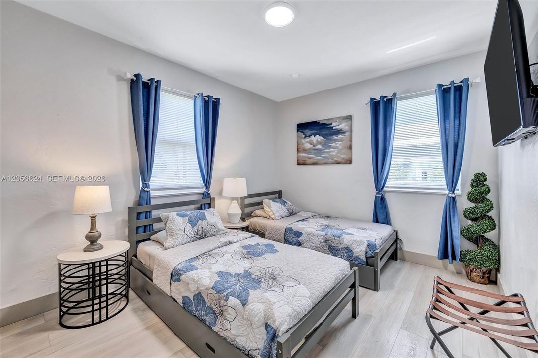 For Sale: $510,000 (3 beds, 2 baths, 900 Square Feet)