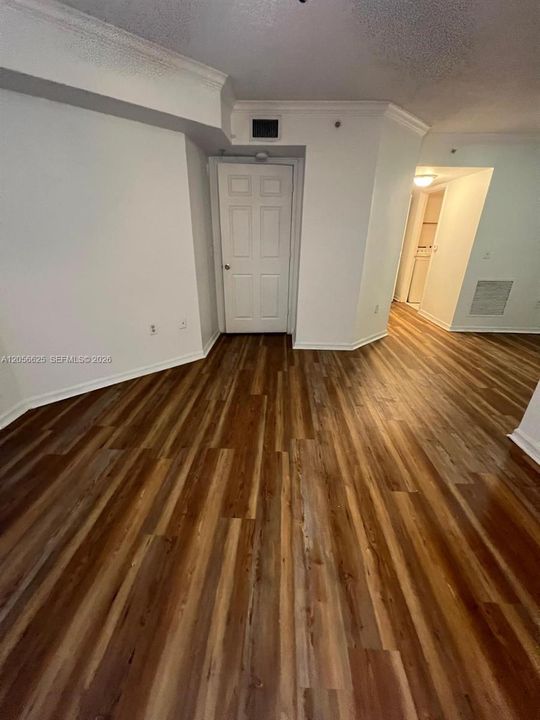 В аренду: $1,900 (1 спален, 1 ванн, 800 Квадратных фут)