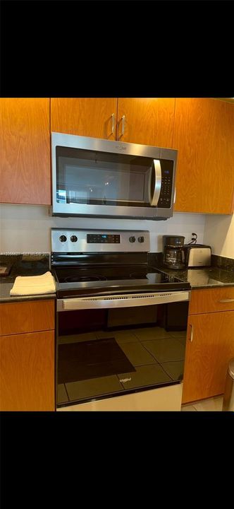 For Rent: $3,500 (0 beds, 1 baths, 952 Square Feet)