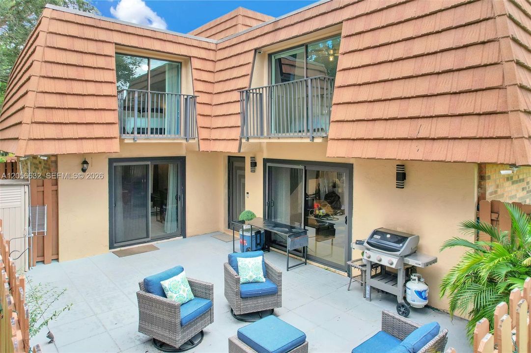 En Venta: $420,000 (2 camas, 2 baños, 1264 Pies cuadrados)