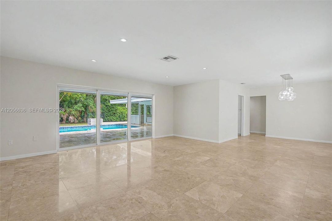 En Renta: $8,500 (4 camas, 3 baños, 2409 Pies cuadrados)