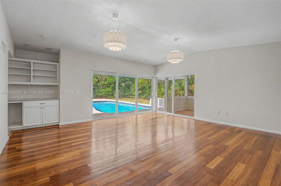 En Renta: $8,500 (4 camas, 3 baños, 2409 Pies cuadrados)