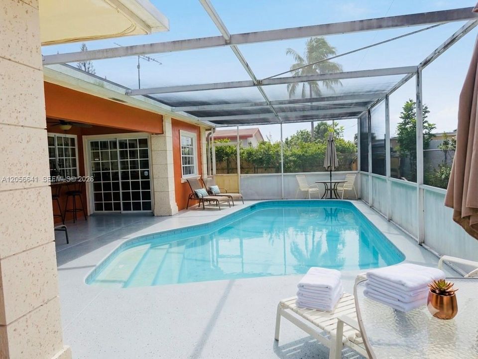 For Rent: $1,600 (1 beds, 1 baths, 1752 Square Feet)