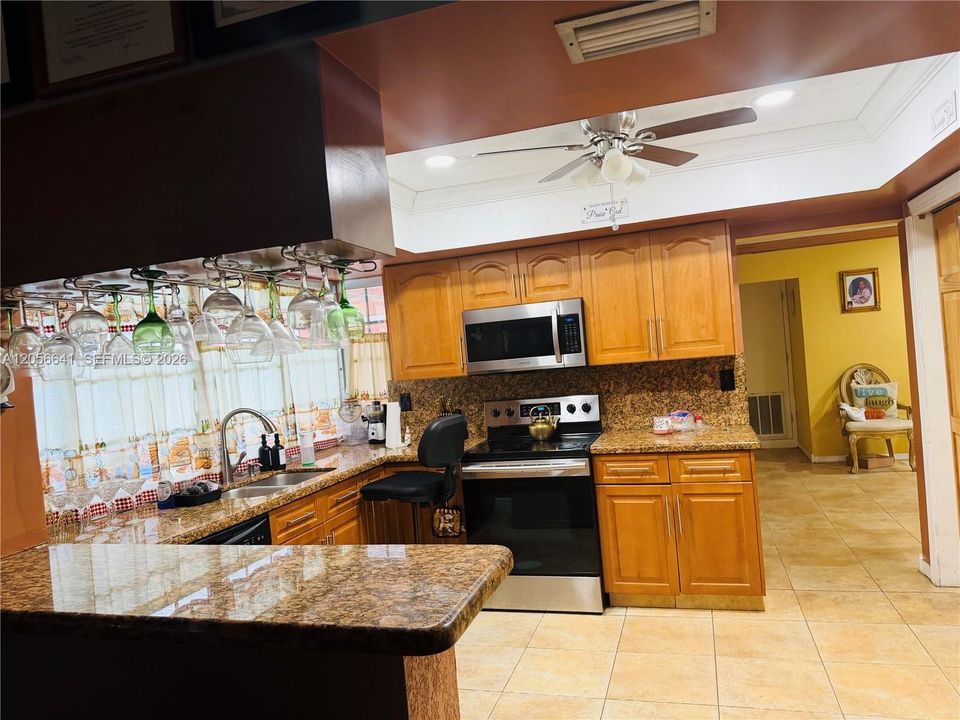 For Rent: $1,600 (1 beds, 1 baths, 1752 Square Feet)