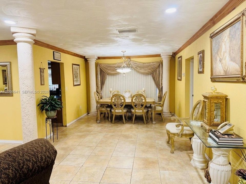 For Rent: $1,600 (1 beds, 1 baths, 1752 Square Feet)