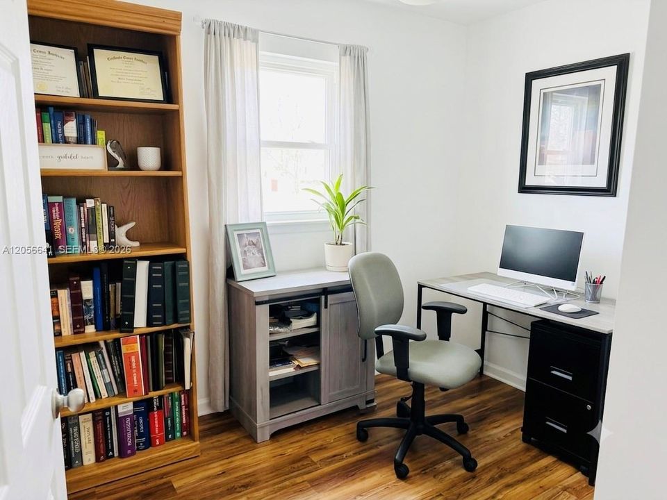 For Rent: $1,600 (1 beds, 1 baths, 1752 Square Feet)