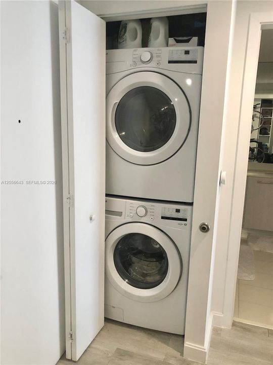 Active With Contract: $3,750 (1 beds, 2 baths, 851 Square Feet)
