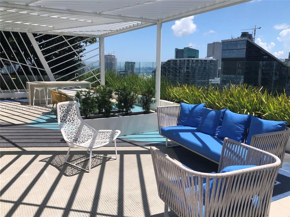 Active With Contract: $3,750 (1 beds, 2 baths, 851 Square Feet)