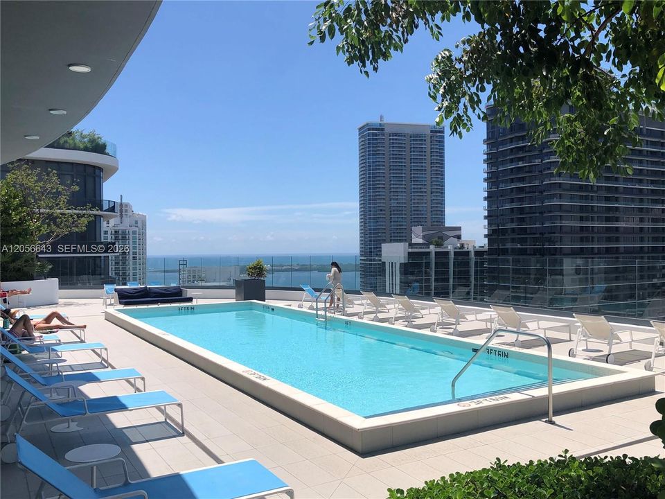 Active With Contract: $3,750 (1 beds, 2 baths, 851 Square Feet)