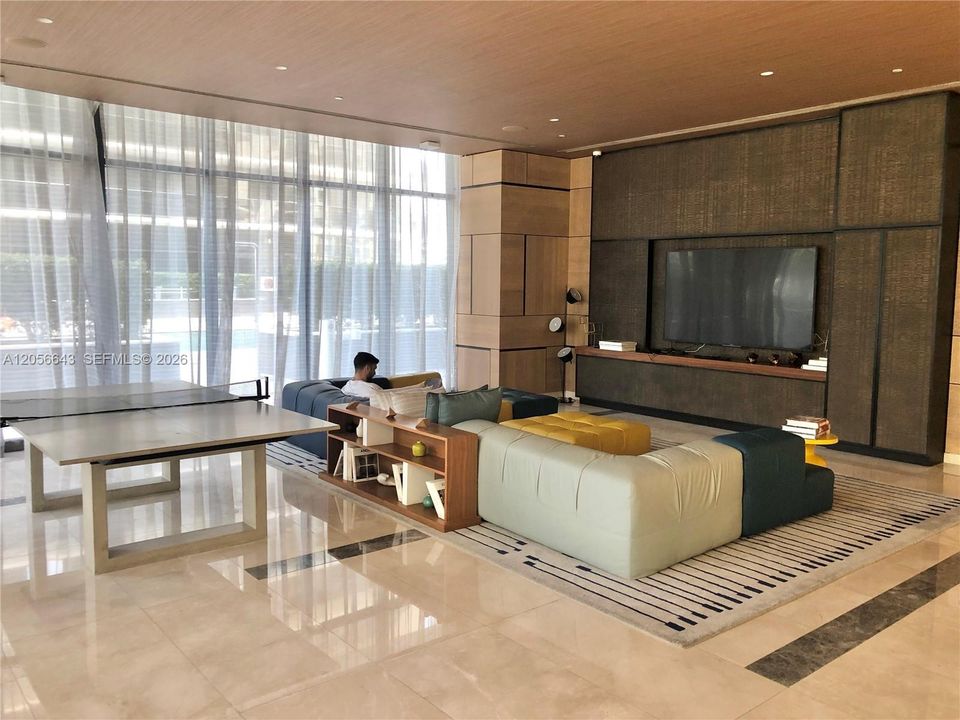 Active With Contract: $3,750 (1 beds, 2 baths, 851 Square Feet)
