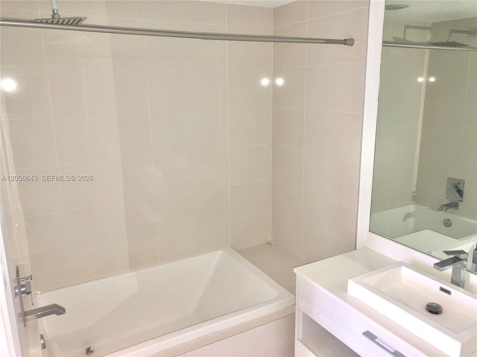 Active With Contract: $3,750 (1 beds, 2 baths, 851 Square Feet)