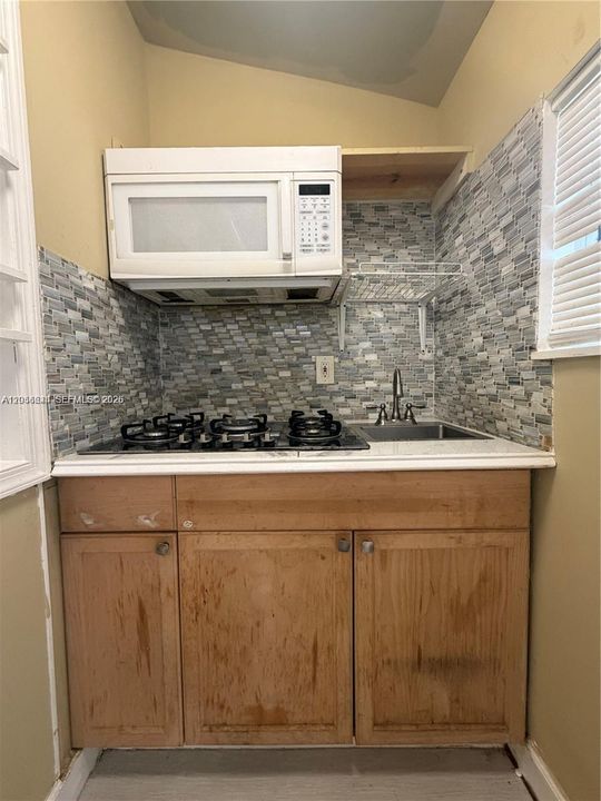 На продажу: $449,999 (5 спален, 4 ванн, 1304 Квадратных фут)