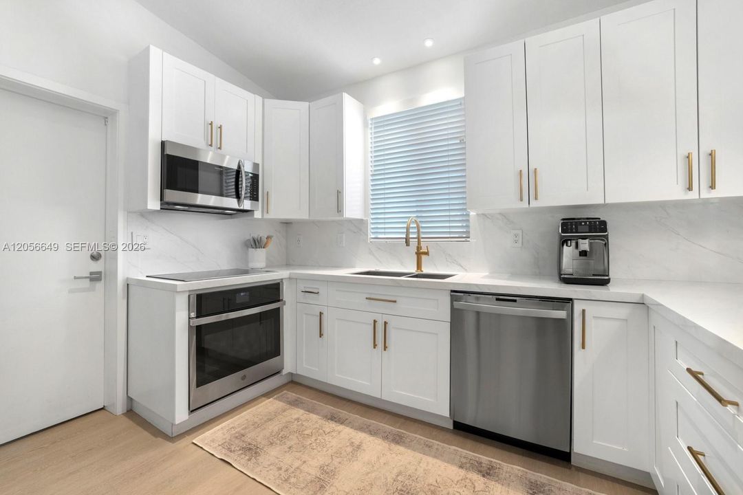 For Sale: $1,295,000 (3 beds, 2 baths, 1509 Square Feet)