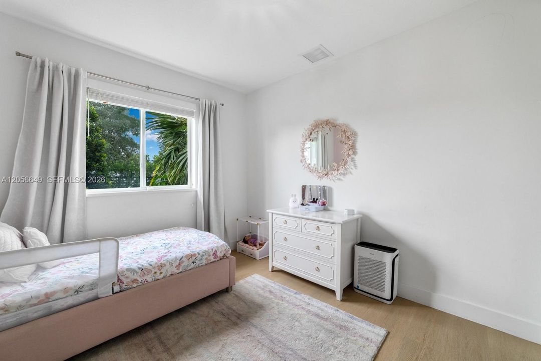 For Sale: $1,295,000 (3 beds, 2 baths, 1509 Square Feet)