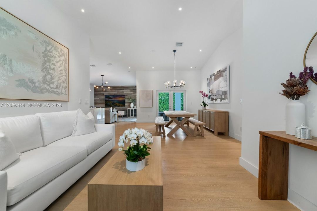 For Sale: $1,295,000 (3 beds, 2 baths, 1509 Square Feet)