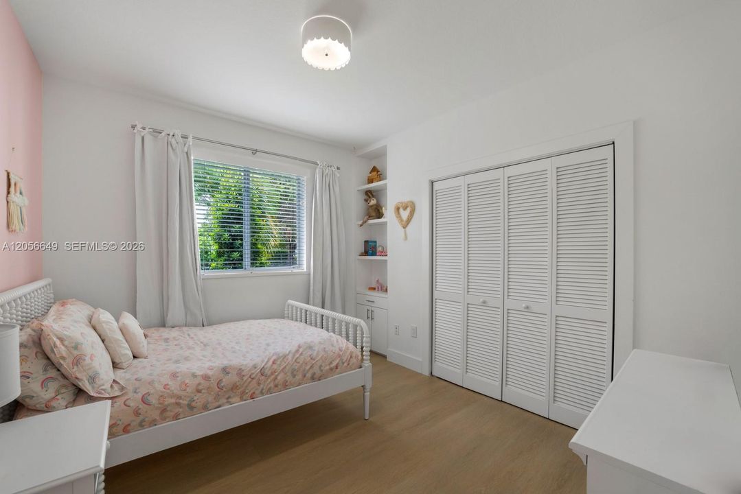 For Sale: $1,295,000 (3 beds, 2 baths, 1509 Square Feet)