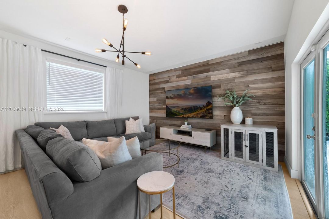 For Sale: $1,295,000 (3 beds, 2 baths, 1509 Square Feet)