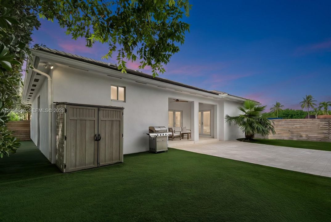 For Sale: $1,295,000 (3 beds, 2 baths, 1509 Square Feet)