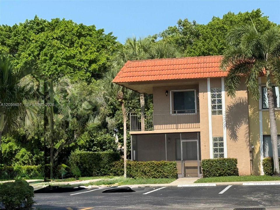 For Sale: $315,000 (2 beds, 2 baths, 1231 Square Feet)
