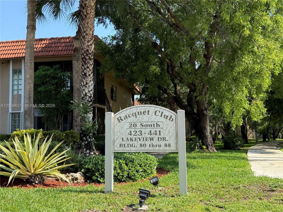 For Sale: $315,000 (2 beds, 2 baths, 1231 Square Feet)