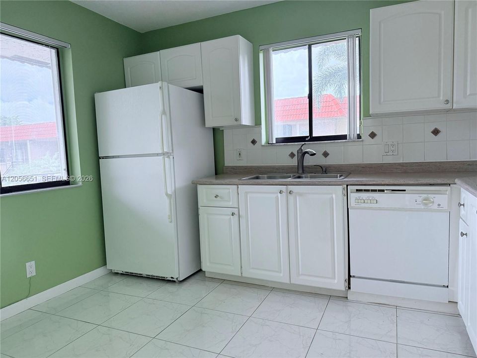 For Sale: $315,000 (2 beds, 2 baths, 1231 Square Feet)