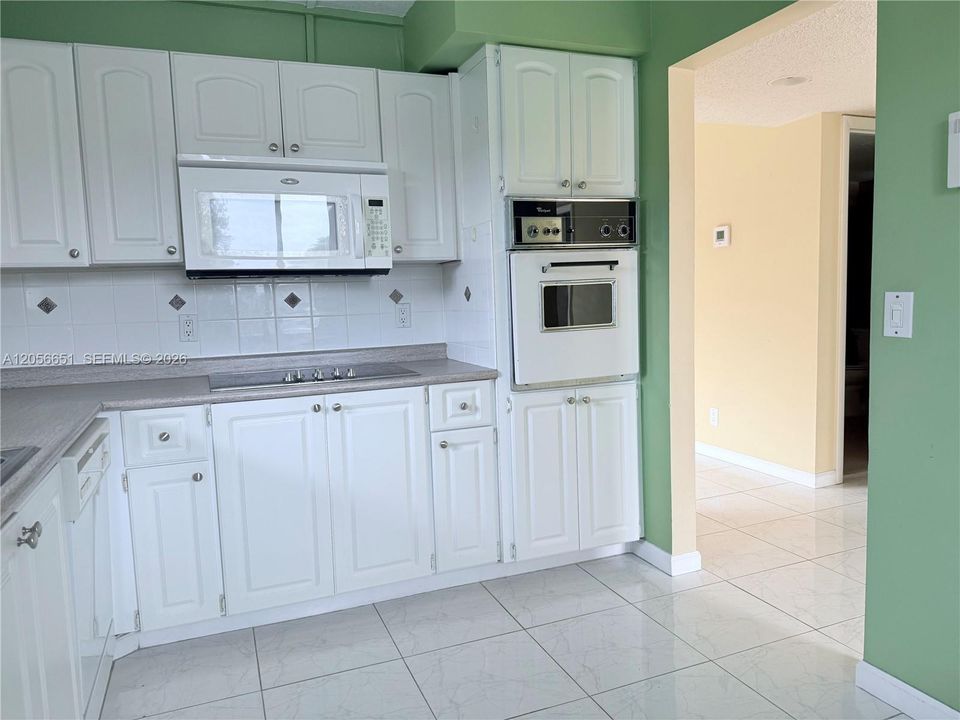 For Sale: $315,000 (2 beds, 2 baths, 1231 Square Feet)