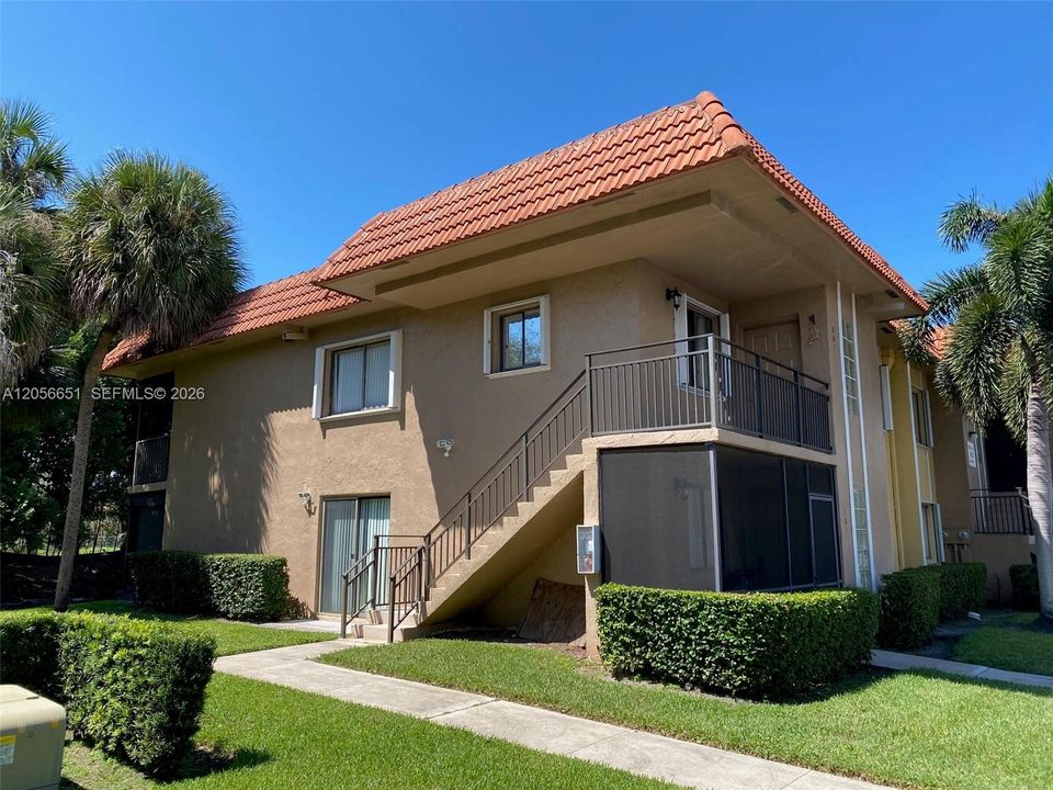 For Sale: $315,000 (2 beds, 2 baths, 1231 Square Feet)