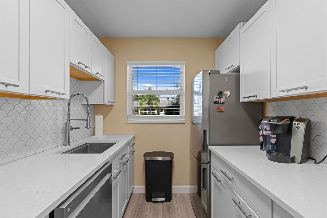 Kitchen 2 DSC06764-SMALL