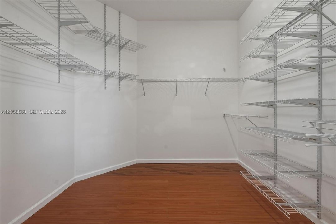 En Venta: $860,000 (4 camas, 3 baños, 3077 Pies cuadrados)
