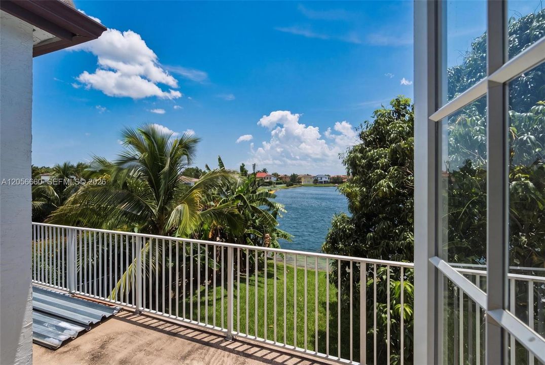 En Venta: $860,000 (4 camas, 3 baños, 3077 Pies cuadrados)