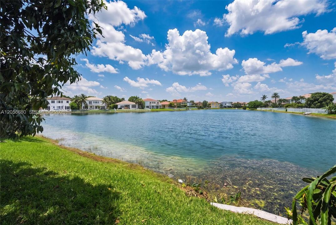 En Venta: $860,000 (4 camas, 3 baños, 3077 Pies cuadrados)