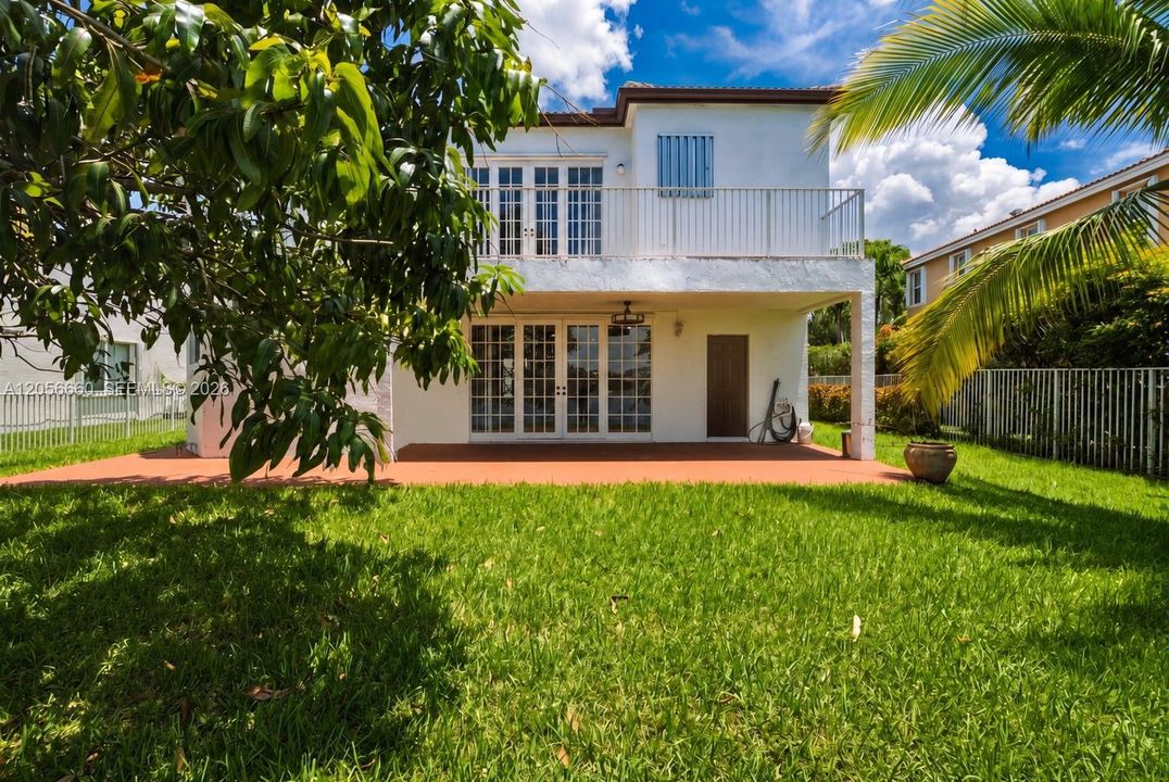 En Venta: $860,000 (4 camas, 3 baños, 3077 Pies cuadrados)