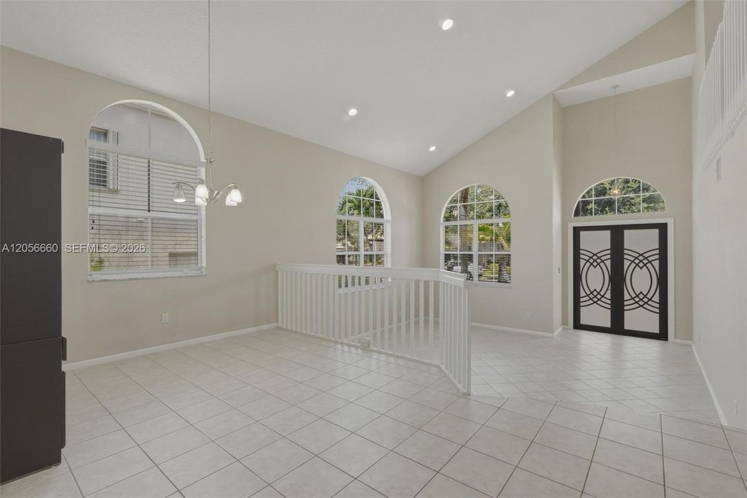 En Venta: $860,000 (4 camas, 3 baños, 3077 Pies cuadrados)