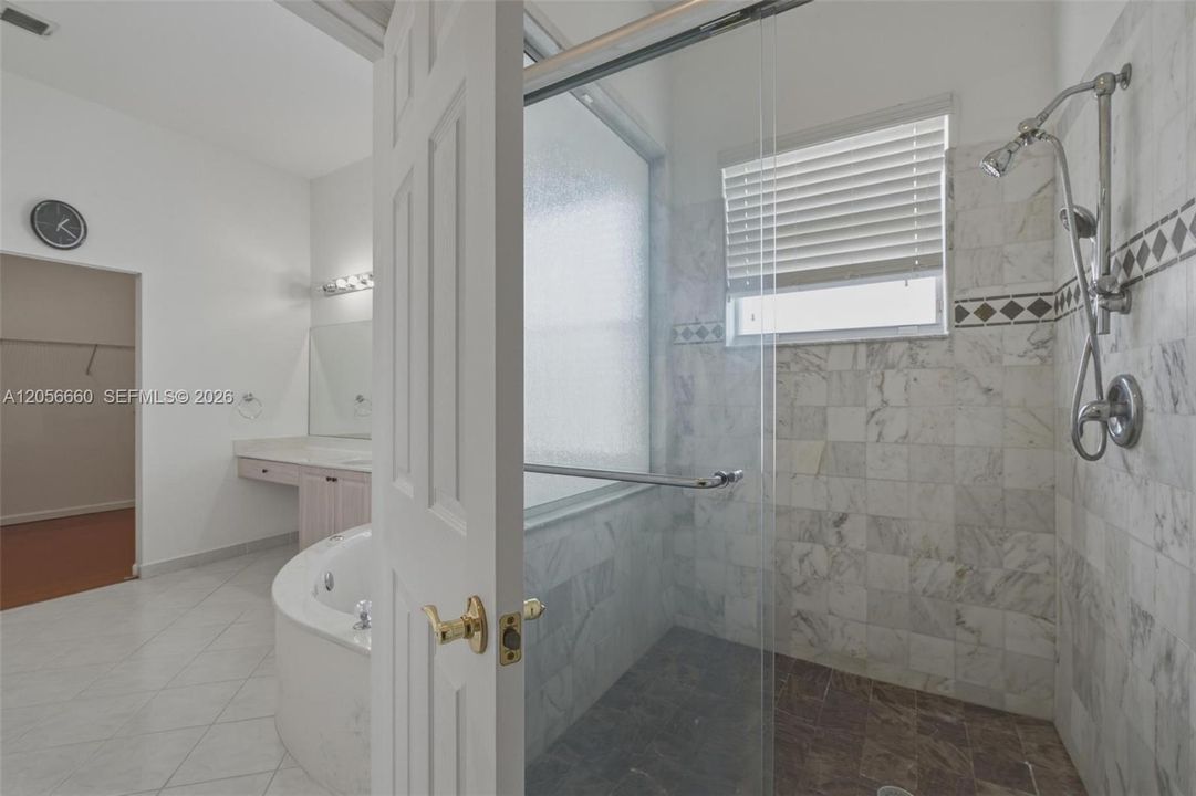 En Venta: $860,000 (4 camas, 3 baños, 3077 Pies cuadrados)
