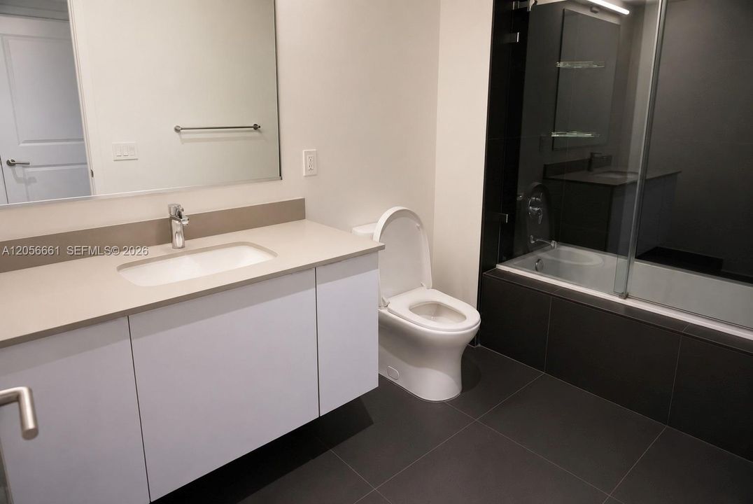 For Rent: $2,700 (0 beds, 1 baths, 580 Square Feet)