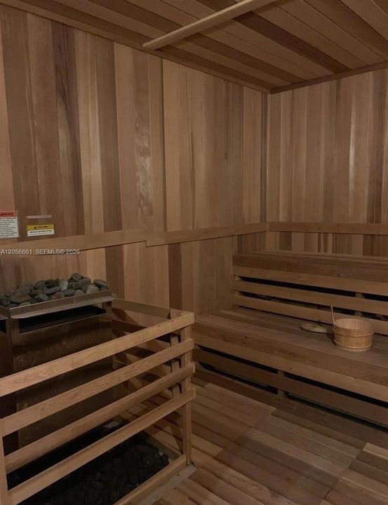 For Rent: $2,700 (0 beds, 1 baths, 580 Square Feet)
