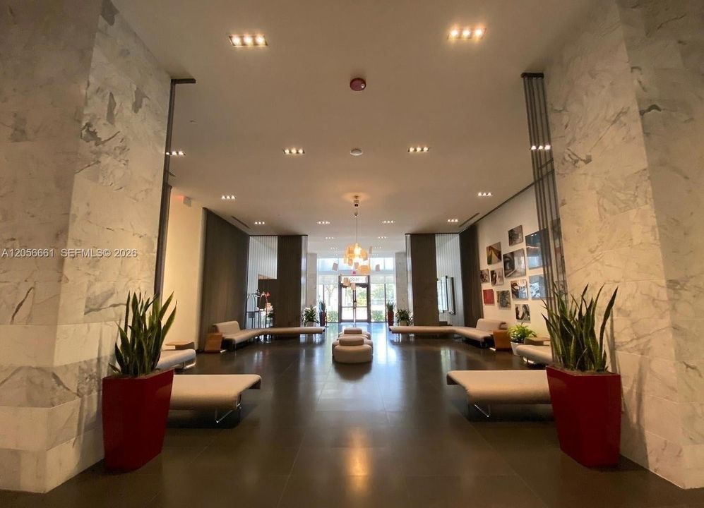 For Rent: $2,700 (0 beds, 1 baths, 580 Square Feet)