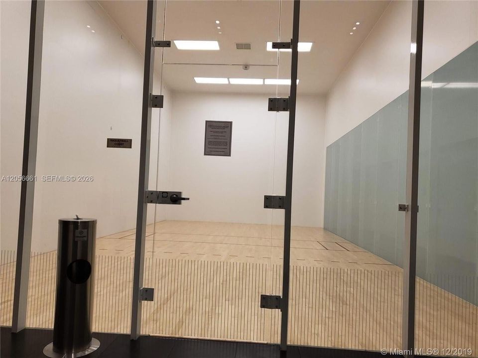 For Rent: $2,700 (0 beds, 1 baths, 580 Square Feet)