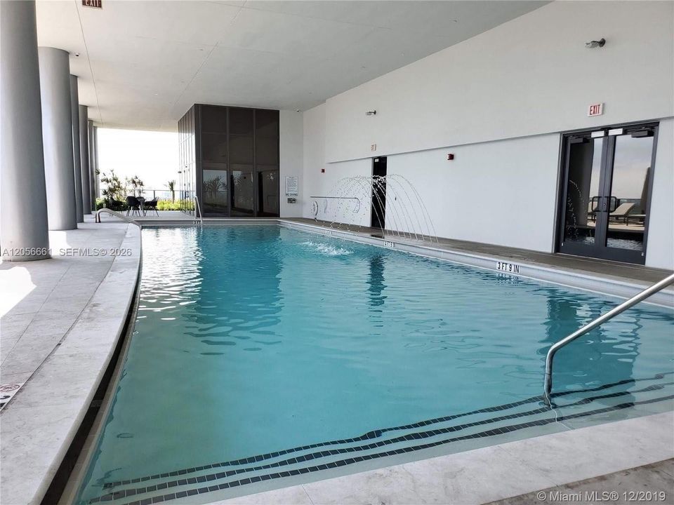 For Rent: $2,700 (0 beds, 1 baths, 580 Square Feet)