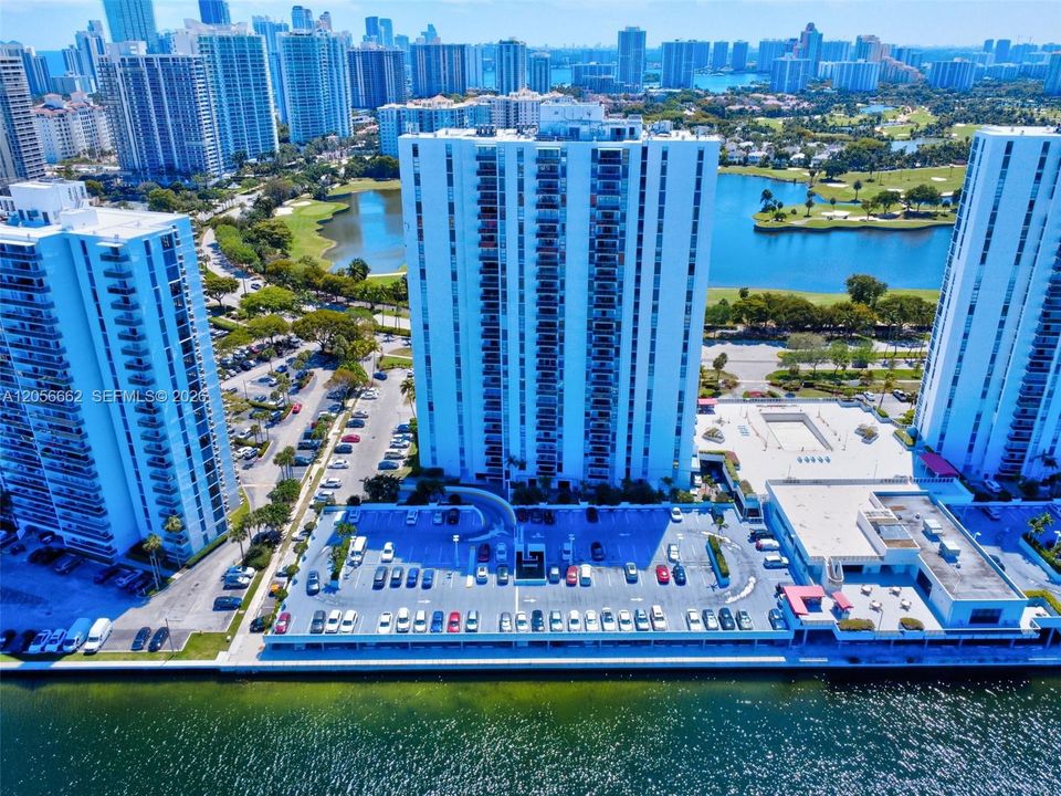 На продажу: $360,000 (2 спален, 2 ванн, 1079 Квадратных фут)