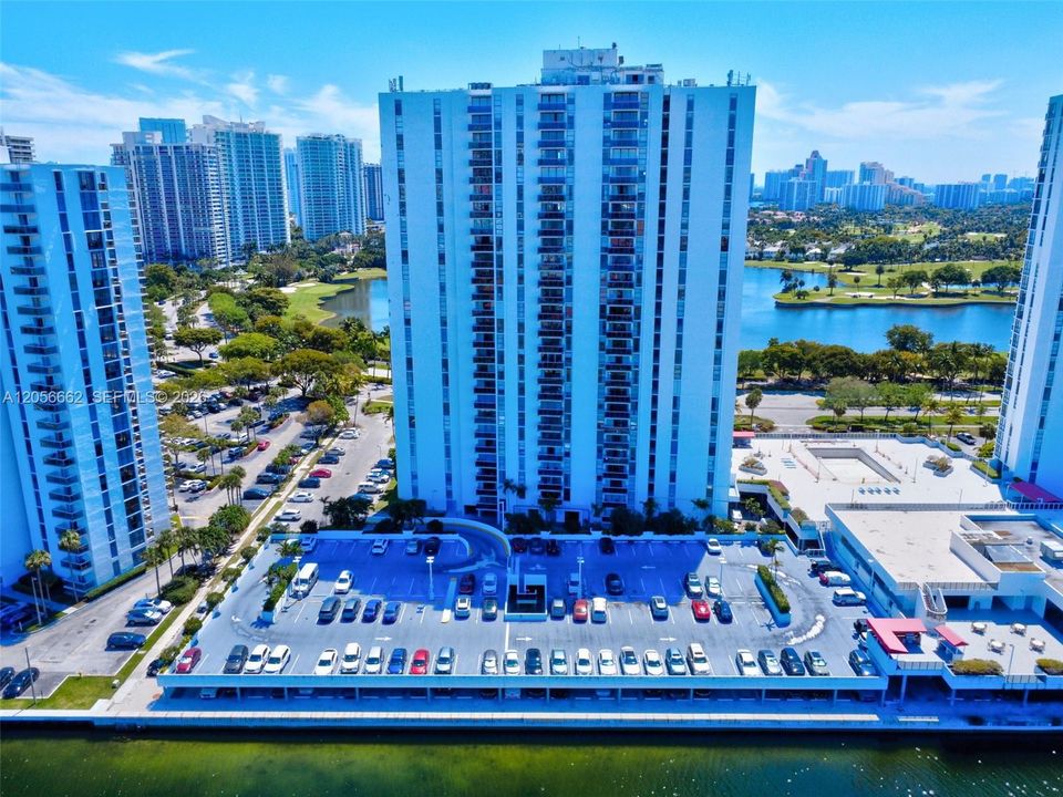 На продажу: $360,000 (2 спален, 2 ванн, 1079 Квадратных фут)