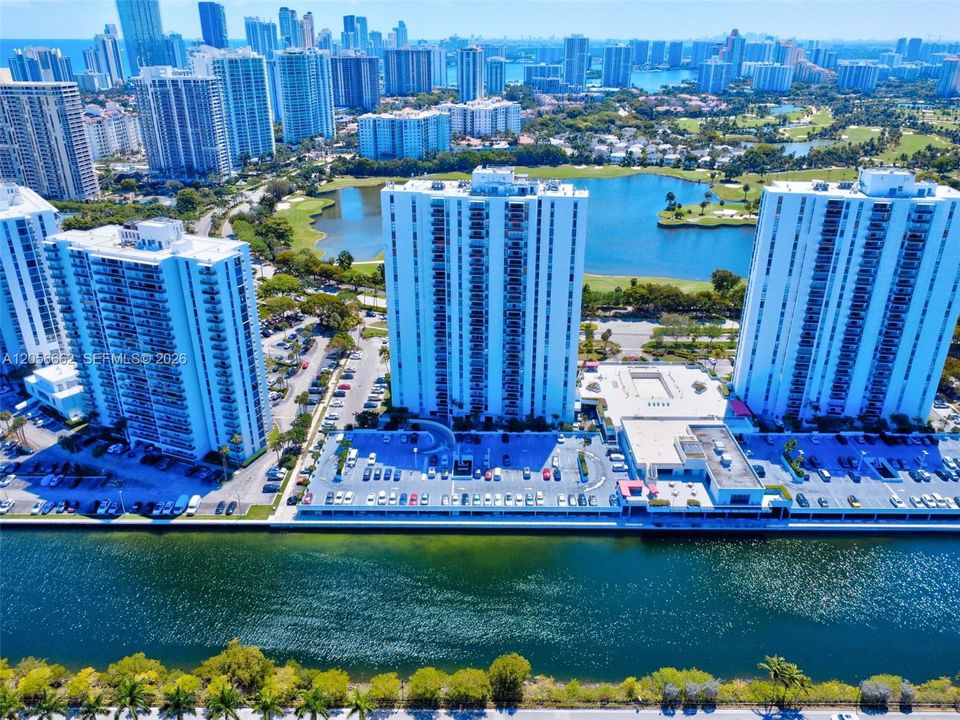 На продажу: $360,000 (2 спален, 2 ванн, 1079 Квадратных фут)