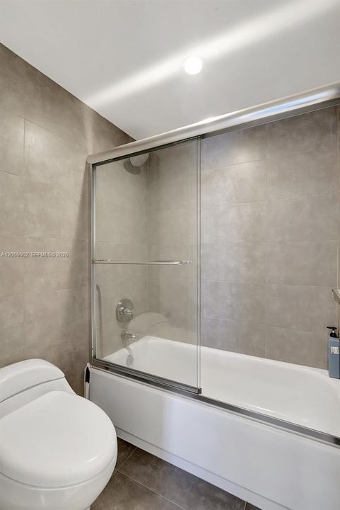На продажу: $360,000 (2 спален, 2 ванн, 1079 Квадратных фут)